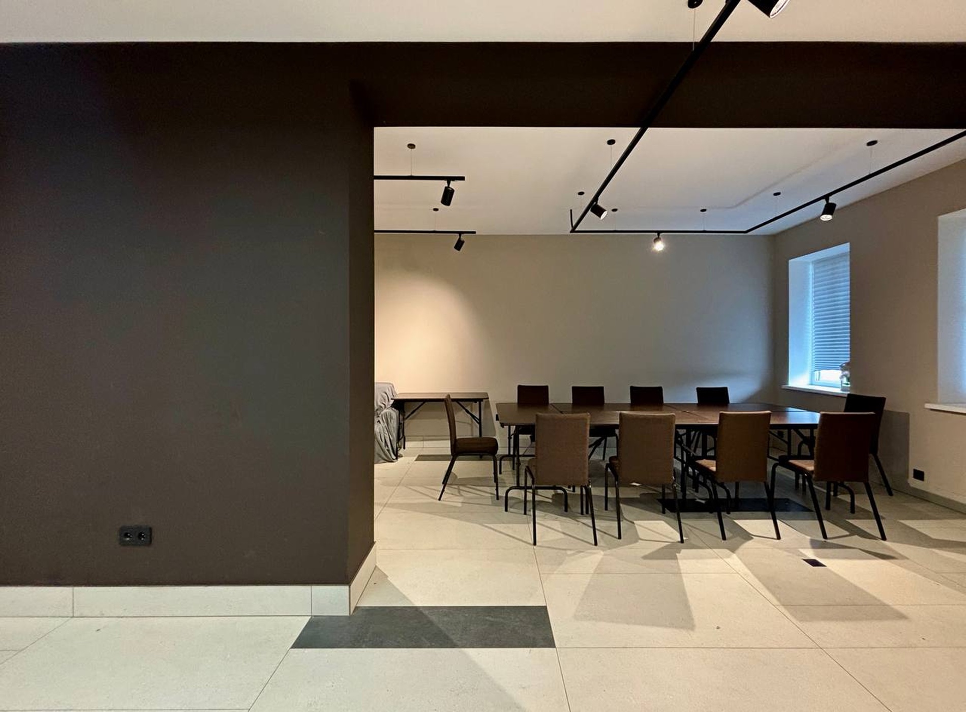 Зал свободного назначения — 03 meeting area side