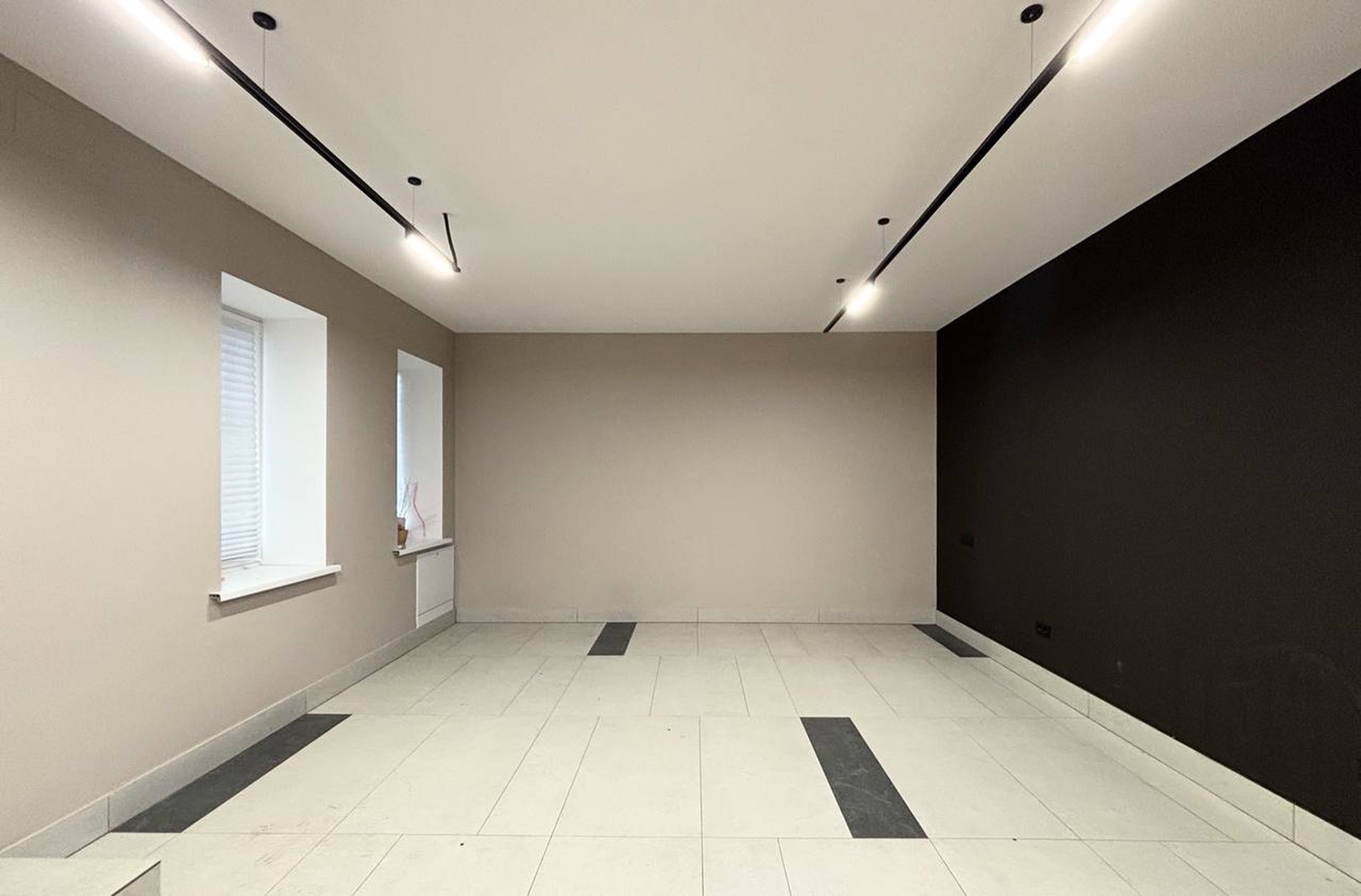 Зал свободного назначения — 05 empty room angle