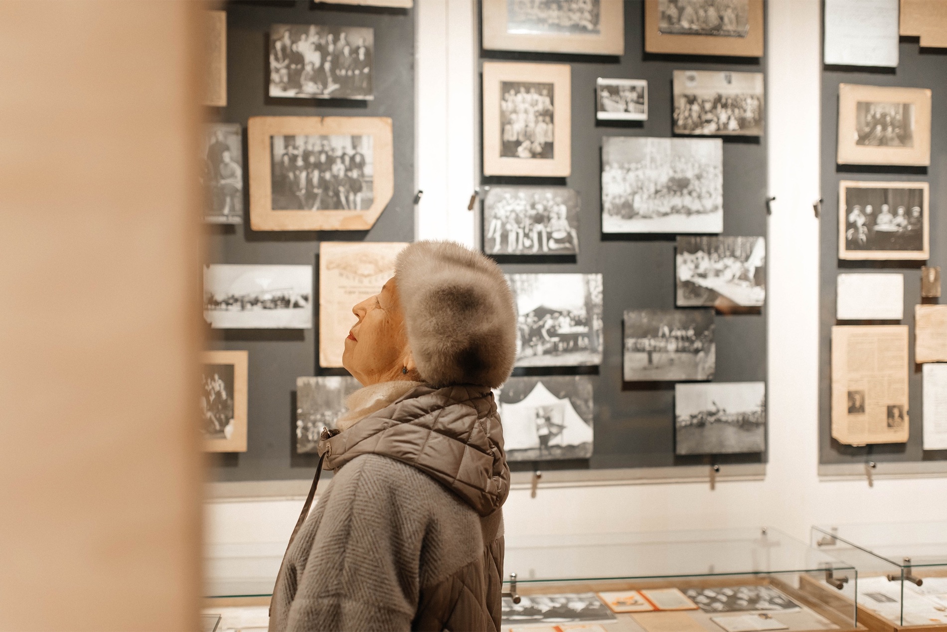 Музей-фабрика — 06 visitor at archive display